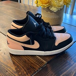 Jordan 1 low peach/black